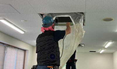 自動車部品加工工場様に長年の蓄積で溜まった空調機まわりの汚れを洗浄しました。のサムネイル