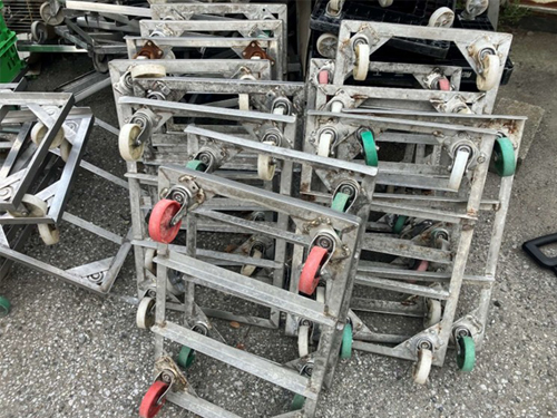 食品工場様にステンレス台車100台の修理を行いました。のアイキャッチ