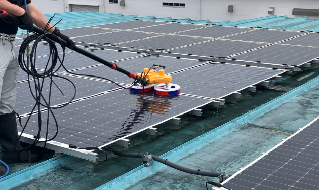 食品工場様に2回目となる屋根上の太陽光パネル洗浄を実施しました。のアイキャッチ