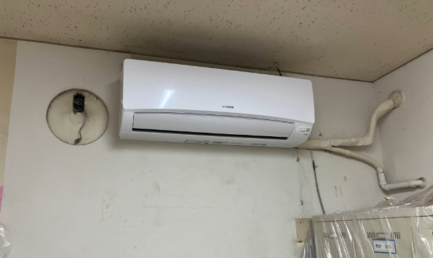 壁かけエアコン設置完了